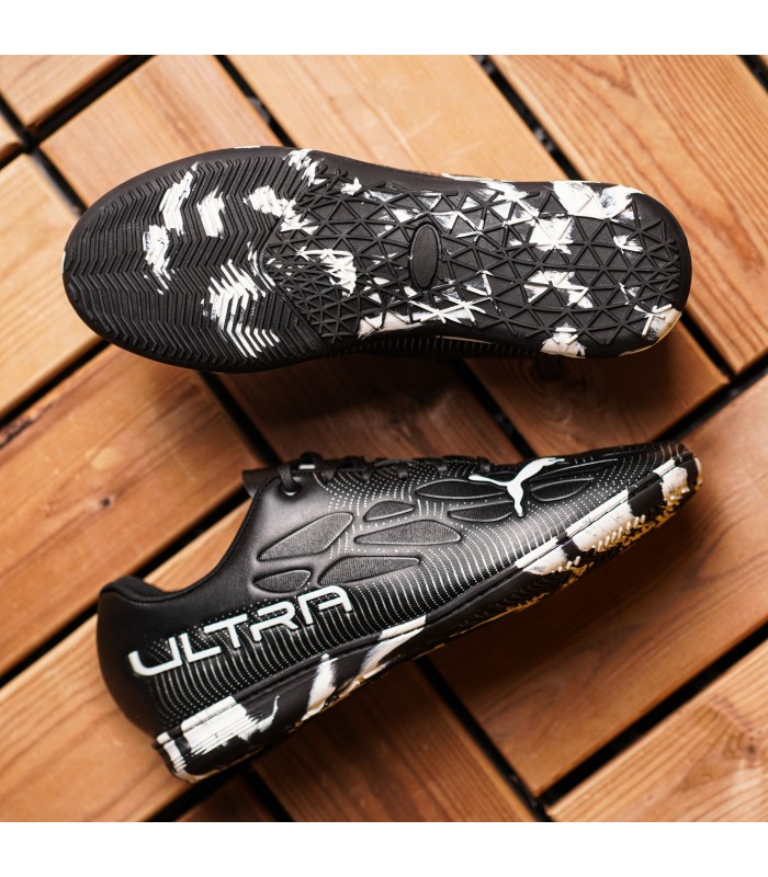 کفش فوتسال پوما اولترا مشکی سفید طرح اصلی Puma Ultra IC Indoor