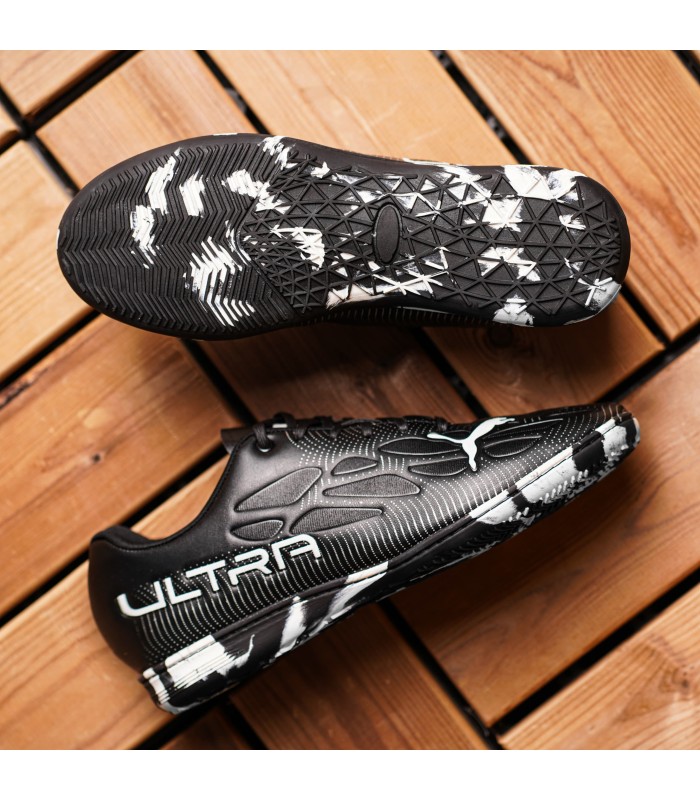 کفش فوتسال پوما اولترا مشکی سفید طرح اصلی Puma Ultra IC Indoor