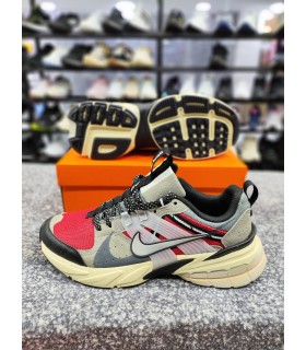 کفش پیاده روی مردانه نایک وی تو کی قرمز طوسی Nike V2K.3 Run Runtekk