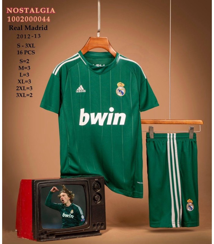 تیشرت و شورت کلاسیک رئال مادرید Real Madrid Classic T-Shirt and Shorts 2013