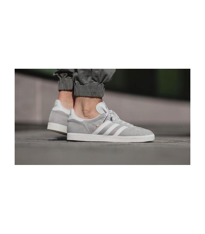 کفش پیاده روی آدیداس گزل سفید Adidas Gazelle Women's Walking Shoes