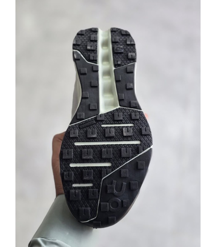 کفش پیاده روی مردانه آن رانینگ On Running Shoes Gray