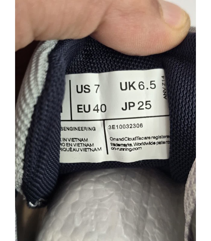 کفش پیاده روی مردانه آن رانینگ On Running Shoes Gray