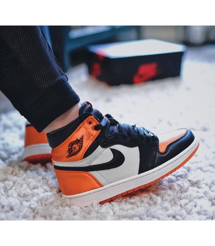 کفش پیاده روی نایک ایر جردن وان ساقدار مشکی سفید نارنجی Nike air Jordan 1 high WBO