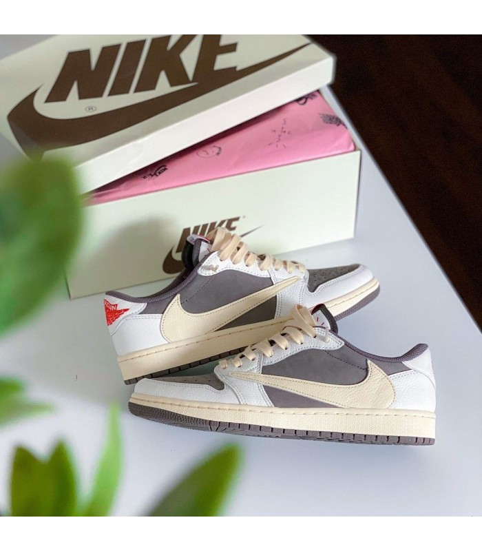کفش پیاده روی نایک جردن وان بدون ساق تراویس اسکات کرم قهوه ای موکا Nike air jordan 1 low travis scott Mocha