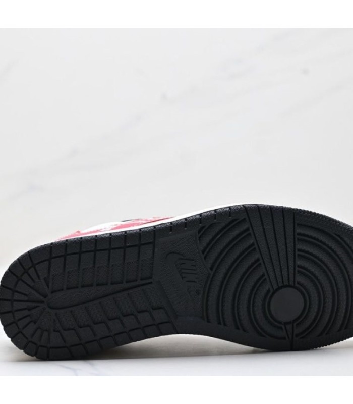 کفش پیاده روی نایک ایر جردن وان بدون ساق تراویس اسکات کواز Nike Air Jordan 1 low Travis Scott Kaws Red Black