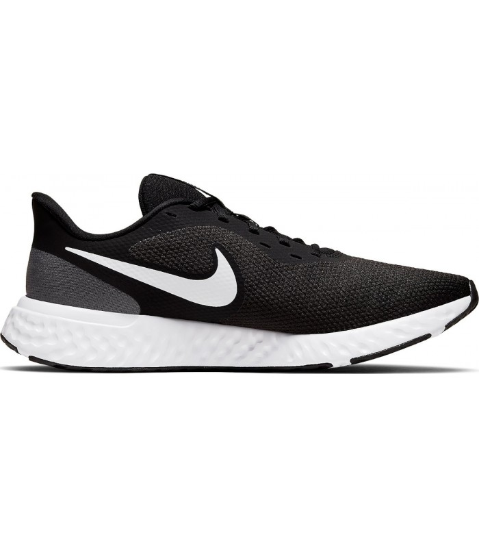 nike revolution bq3204