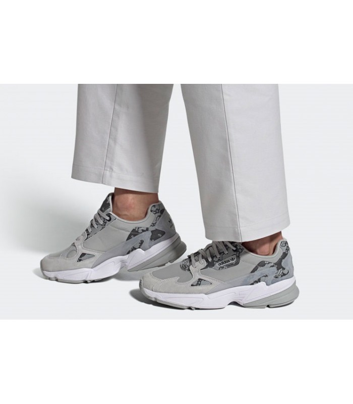 کفش پیاده روی زنانه آدیداس Adidas FALCON eh3518