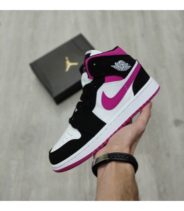 کفش پیاده روی زنانه نایک مدل ایر جردن وان Nike Air Jordan 1 Appears In A Magenta